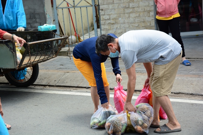 Chùa Hoằng Pháp: Tiếp tục hỗ trợ người dân khó khăn trong đại dịch Covid (đợt 8)